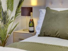 Hotel Photo: Kist Accommodates - Stylish Headingley Apartment