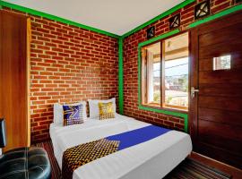 Hotel Foto: OYO Homes 90850 Cibeunying Eco Tourism Homestay Cibodas Maribaya 2