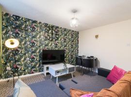 A picture of the hotel: Coventry- Perchfoot 3 Bedroom Contractor and Pet-Friendly Spacious House By Sublime Stays