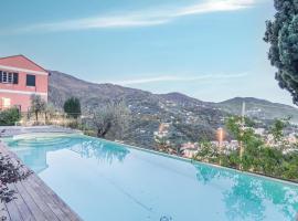 Hotel Photo: Recco apartment with view and pool