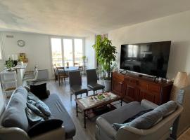 Hotel Photo: Grand appartement proche de Paris