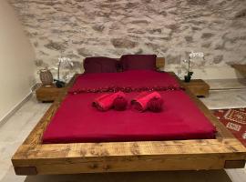 Hotel kuvat: Delightful earth room 20 minutes from Paris