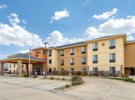 होटल की एक तस्वीर: Comfort Inn & Suites Cedar Rapids North - Collins Road