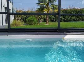 Foto di Hotel: norman villa on d-day beach with heated pool,