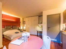 Hotel fotografie: Family guest house with parking France
