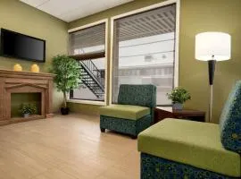 Super 8 by Wyndham Hearst ON