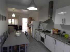 Chalet I con terraza en la playa, hotel in San Pedro del Pinatar