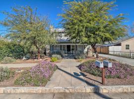 Hotel Foto: Cozy Redlands Duplex with Grill and Shared Yard!