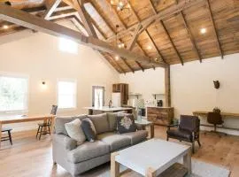 Farmhouse Suites by Amish Country Lodging
