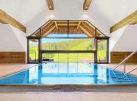 SCHWARZENBACH - Apartments & Rooftop Pool、フェルトベルクのホテル