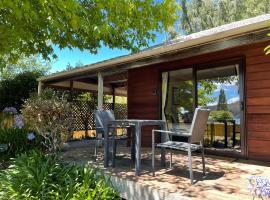 Motuoapa Bay Chalets, hotel v destinaci Turangi