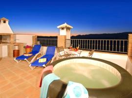 Hotelfotos: Casa Jose Comares -Beautiful village house- JACUZZI INCLUDED-views-BBQ-aircon-WIFI