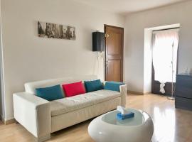 호텔 사진: Duplex 2 chambres 4 personnes - Bourg de Saclay