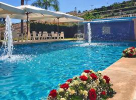 Zdjęcie hotelu: Bungalow in Santa Venerina with communal pool