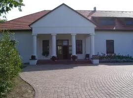 Sarlóspuszta Club Hotel