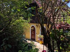 Hotel fotoğraf: Ferienhaus Pfarrerweinzerl in absoluter Ruhelage mit Pool