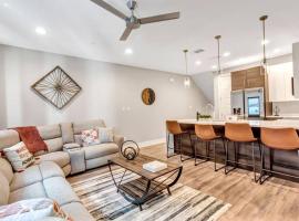 होटल की एक तस्वीर: Private Rooftop Patio + 4 Story Home in Downtown FW