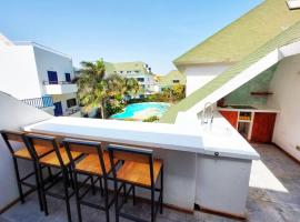 Hotelfotos: Penthouse with rooftopbar, Fiber WiFi, next to the beach!