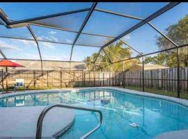 Hotel Photo: Cheerful 3 bedroom Residential Pool Home