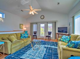 Hotel Foto: Southport Condo with Fire Pit, Deck and Private Pool