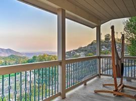 Hotel Foto: Rainbow Heights Retreat with Mtn Views, Near Winery!