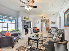 Hotel Photo: Chic Home with Fire Pit and Patio, Walk to Lake!