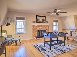 รูปภาพของโรงแรม: Pet-Friendly Cottage with Game Room and Fire Pit!