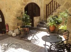 Camelot Traditional & Classic Hotel