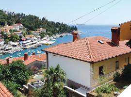 호텔 사진: Lovely Apartment In Rabac With Kitchen