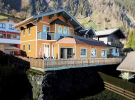 होटल की एक तस्वीर: Luxurious Mansion in Goldegg near Skiing Area