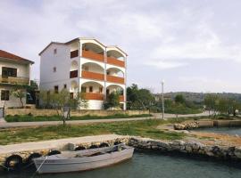 Hotel Photo: Stunning Apartment In Jadrtovac With House Sea View