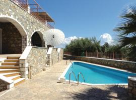 Hotel foto: 3 Bedroom Lovely Home In Paralio Astros