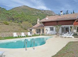 Fotos de Hotel: Amazing Home In La Bastide With 5 Bedrooms And Outdoor Swimming Pool