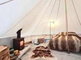 Karula Stay - Exclusive Glamping Experience with Private Sauna, ξενοδοχείο σε Ähijärve