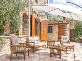 Hotel Photo: Awesome Home In Pieve A Elici -lu- With 4 Bedrooms And Wifi