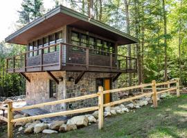 Trekker, Treehouses cabins and lodge rooms, hotel in Lake George