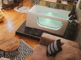 Hotel foto: Stilvolles City-Loft mit privatem Whirlpool