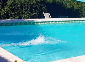 Cabañas Farah Estancia Vieja ideal para 2 a 3 huéspedes, hotel in Villa Carlos Paz