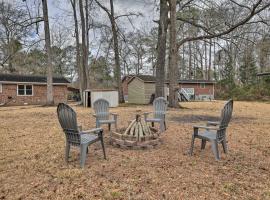 Hotel Photo: Dog-Friendly House with Yard Near Boat Launch!