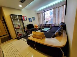 酒店照片: Lovely one bedroom apartment in the heart of Tirana 65m2