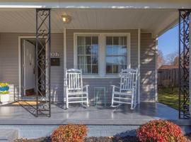 Photo de l’hôtel: Gorgeous 3-BR home with rocking chair front porch