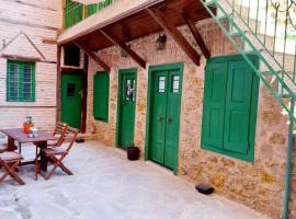 รูปภาพของโรงแรม: Unique apartment in historic center of Athens