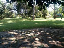 Philo Leisure Gardens, Hotel in Kalangala