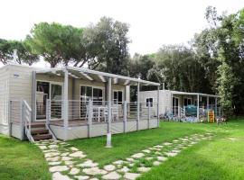 Fotos de Hotel: Holiday Home Maxi Caravan Capri by Interhome