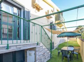A picture of the hotel: Awesome Home In Siniscola With 3 Bedrooms And Wifi