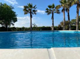 호텔 사진: Villa Rosella appartamento 2 - con piscina - 150 m dal mare