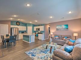 होटल की एक तस्वीर: Park City on the Water Townhome with Hot Tub!