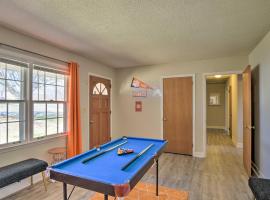 Hotel Photo: Pet-Friendly Easley Family House with Game Room