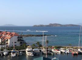 Sapphire Beach Villa Ocean and Marina View、St Thomasのホテル