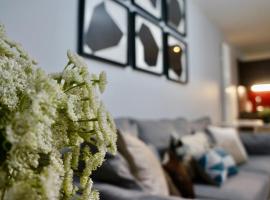 Hotel Photo: Stylish Highcross 1bed Apartment- Central